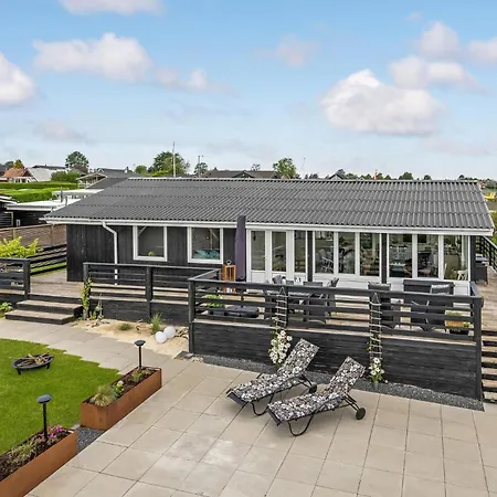 Stunning In With Kitchen Holiday home